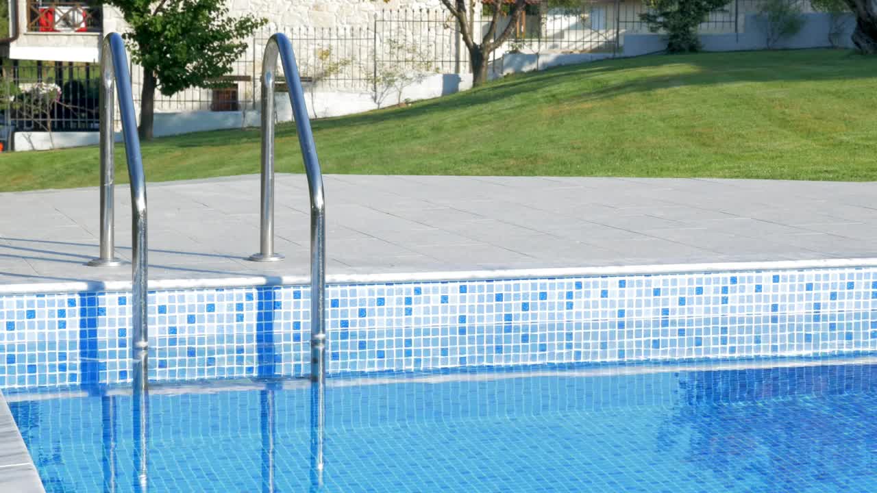 Stock Video Empty Community Pool Live Wallpaper For PC - Free Download