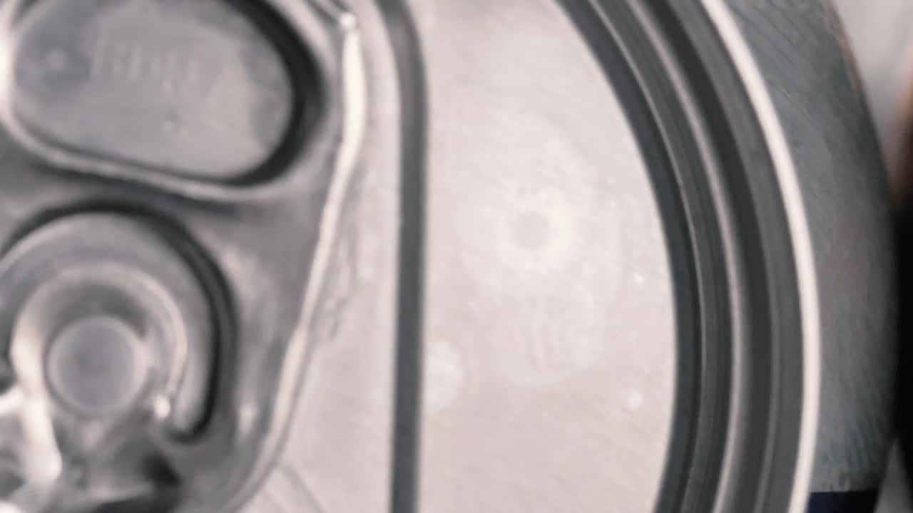 Stock Video Beer Cans Spinning Live Wallpaper For PC - Free Download