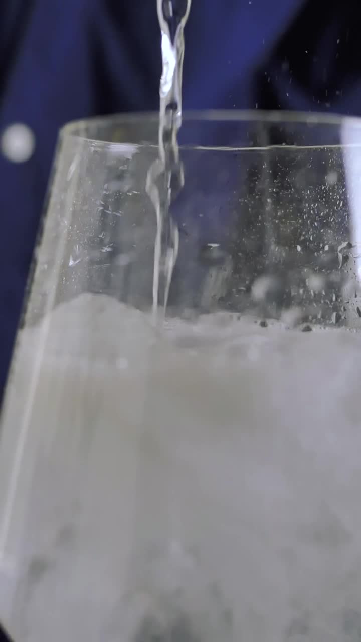 Free Stock Video Serving Tonic In A Glass Live Wallpaper - Free Download