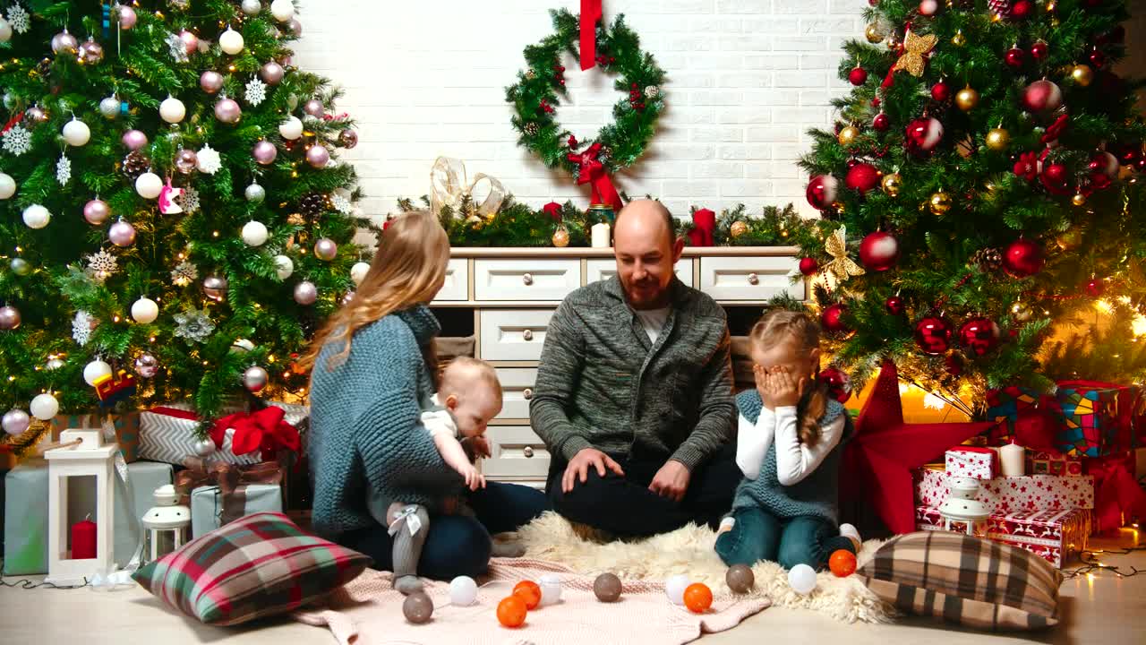 Stock Video Happy Family Opening Christmas Gifts Animated Wallpaper - Free Download