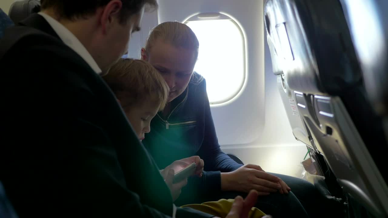 Stock Video Parents With Their Child Travelling By Plane Live Wallpaper - Free Download