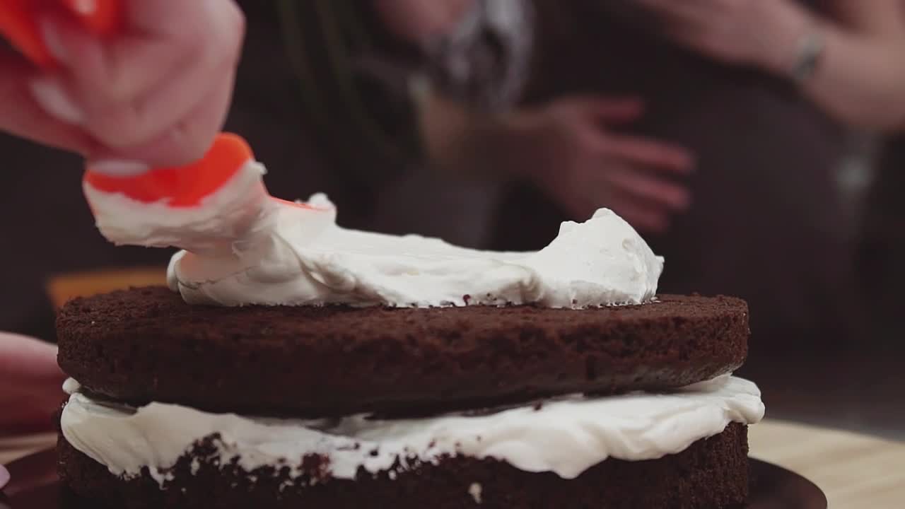Free Video Stock Spreading Cream On A Chocolate Cake Live Wallpaper - Free Download