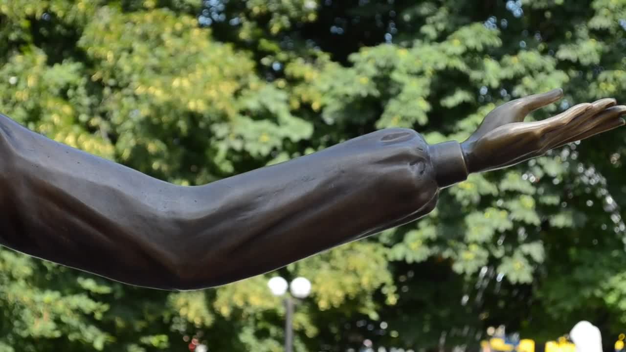 Free Video Stock Statues Next To A Fountain Live Wallpaper - Free Download