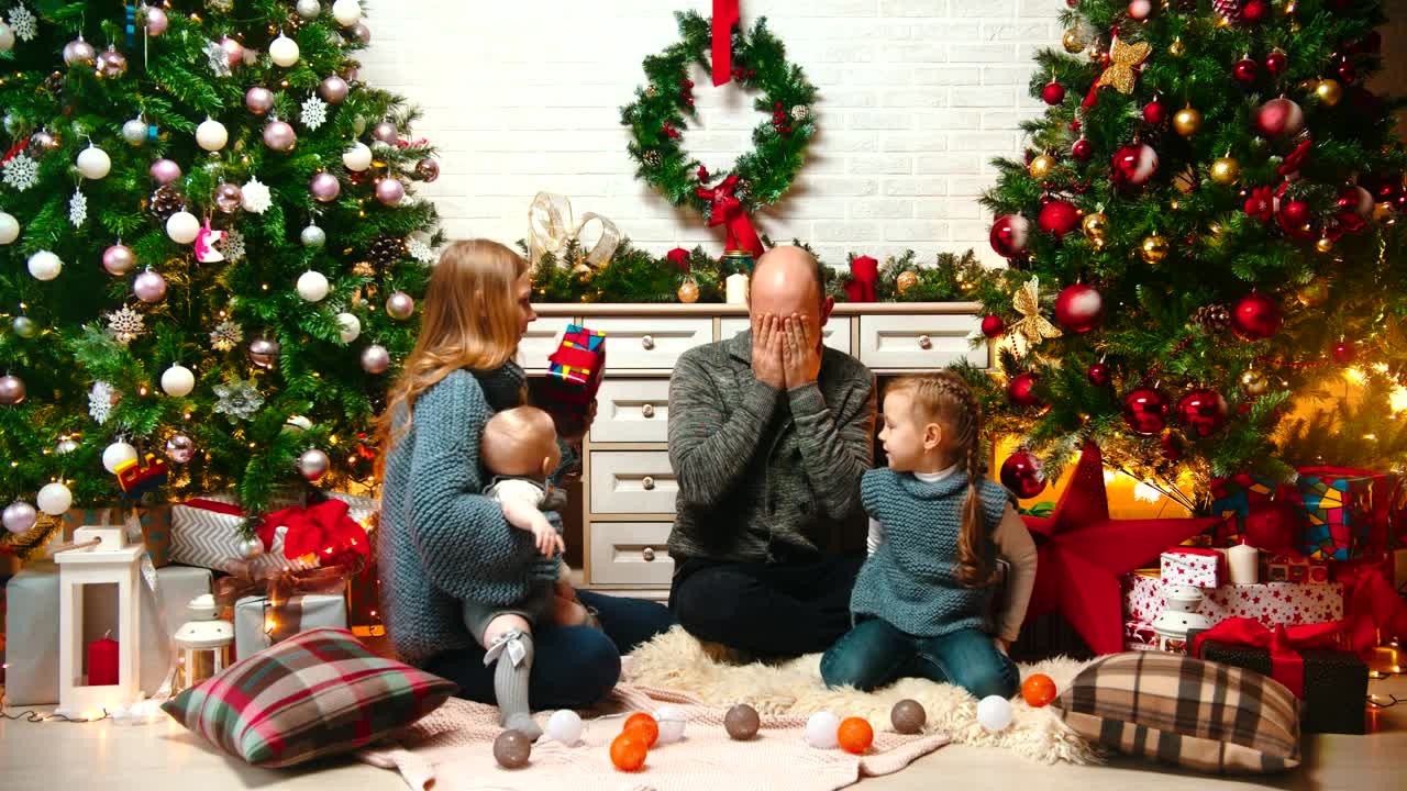 Free Video Stock surprising family with christmas gifts Live Wallpaper - Free Download