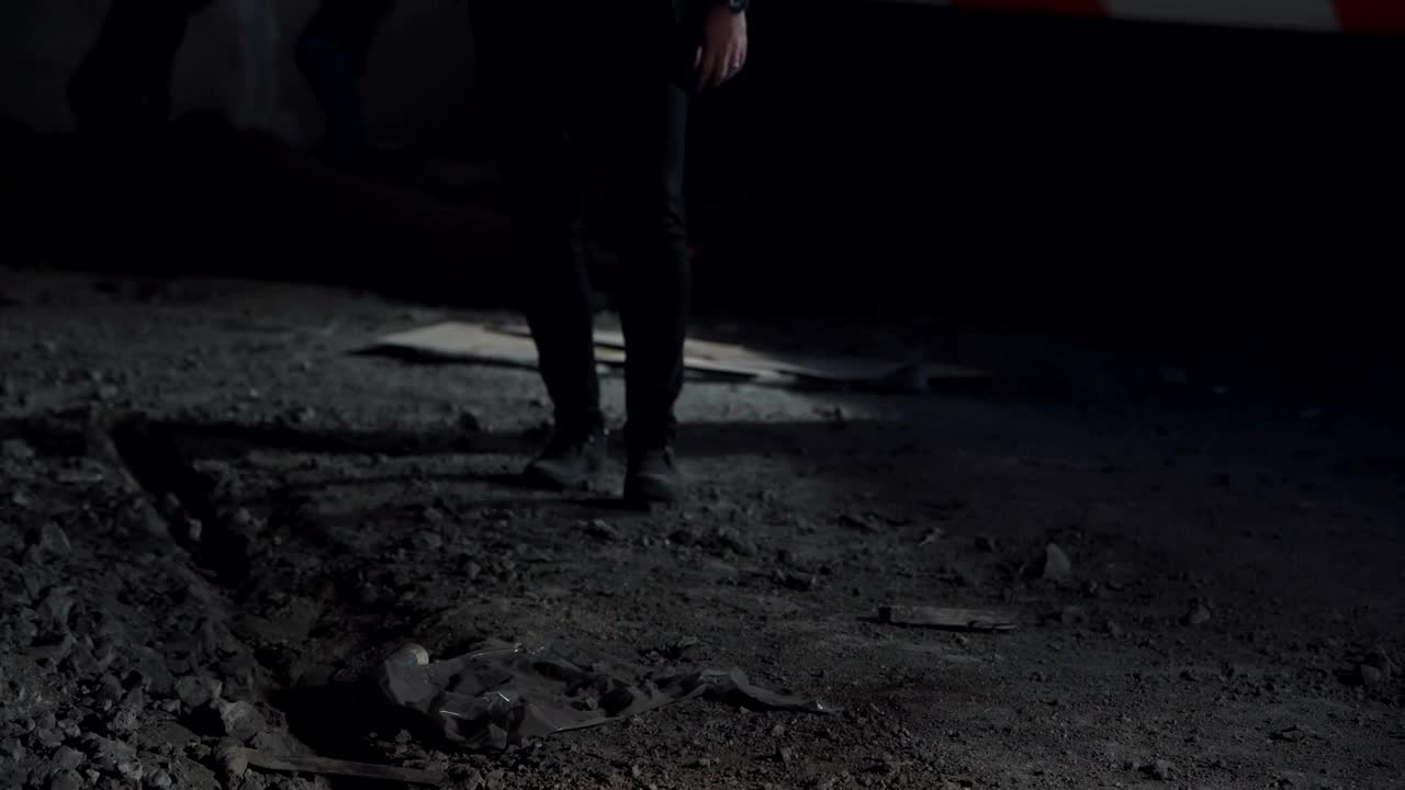 Video Stock Policeman Searching A Crime Scene Live Wallpaper Free - Free Download