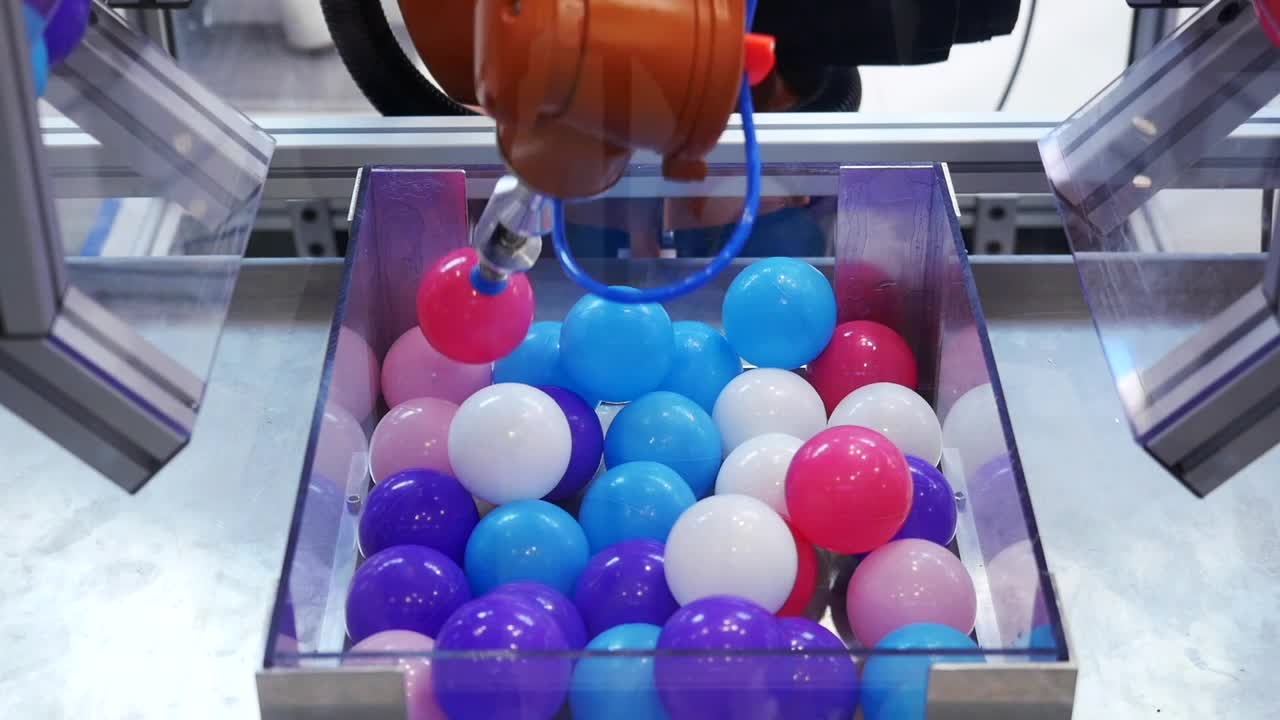 Free Stock Video Robotic Arm Moving Balls Live Wallpaper - Free Download
