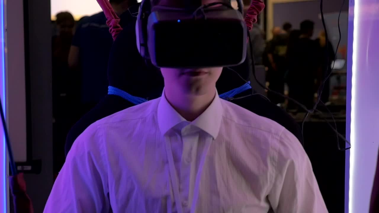 Free Stock Video Trying A Vr Arcade Attraction Live Wallpaper - Free Download
