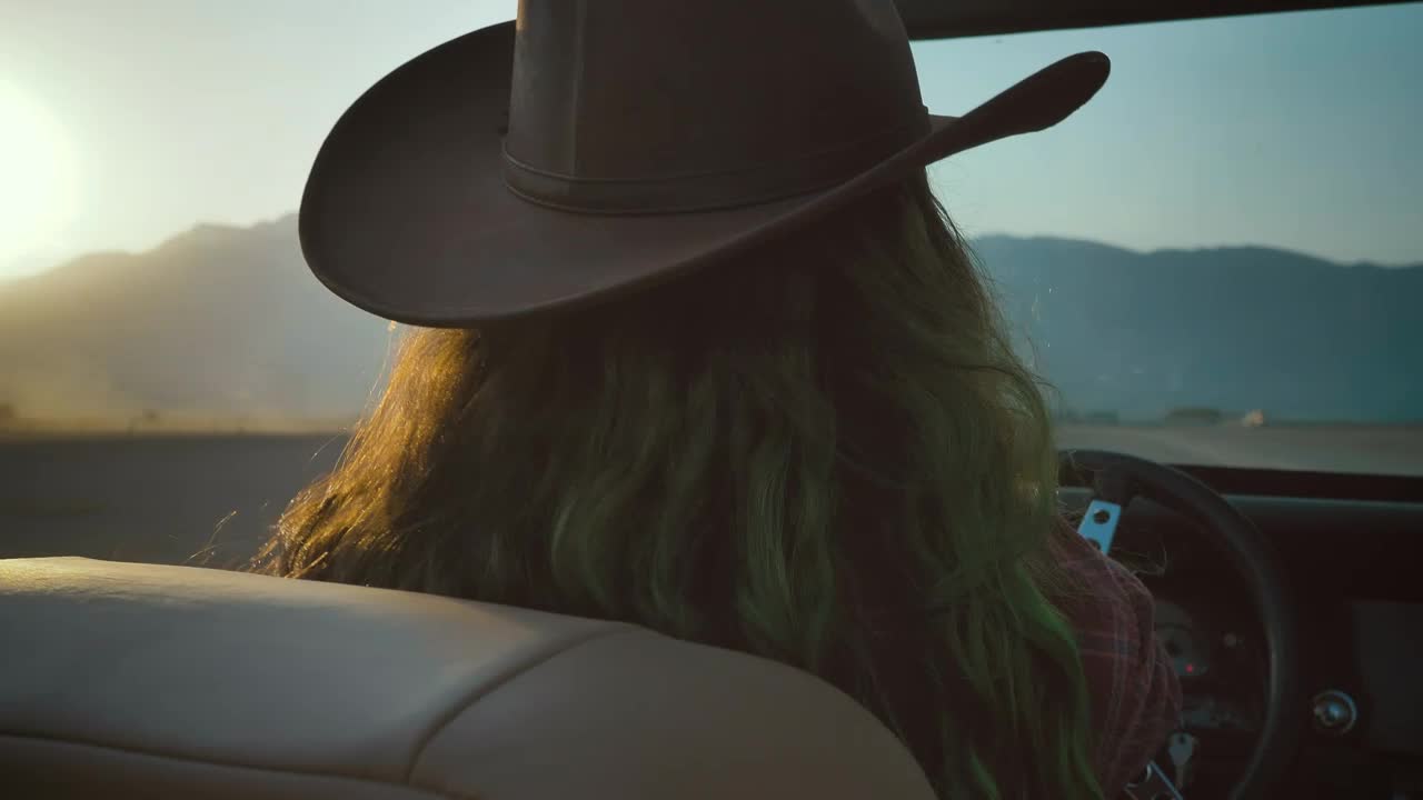 Free Stock Video Young Woman Drives A Jeep Through A Desert Live Wallpaper - Free Download