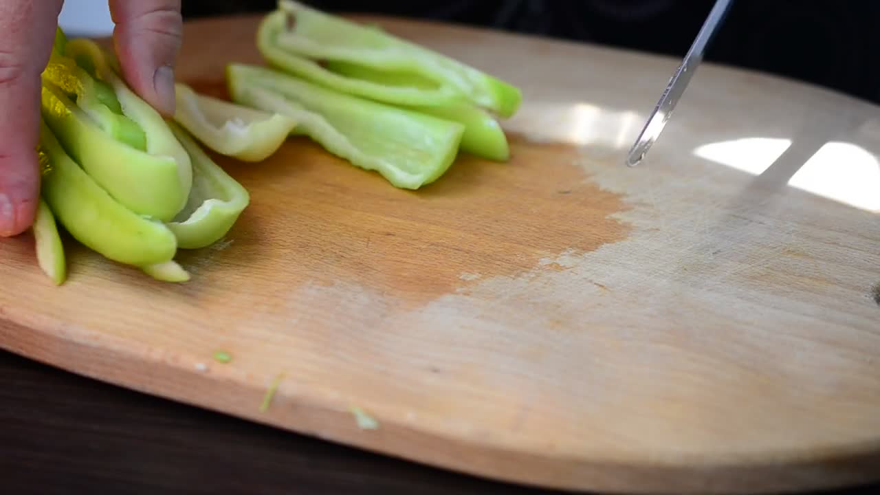 Video Stock Chef Cutting A Green Pepper Live Wallpaper For PC - Free Download