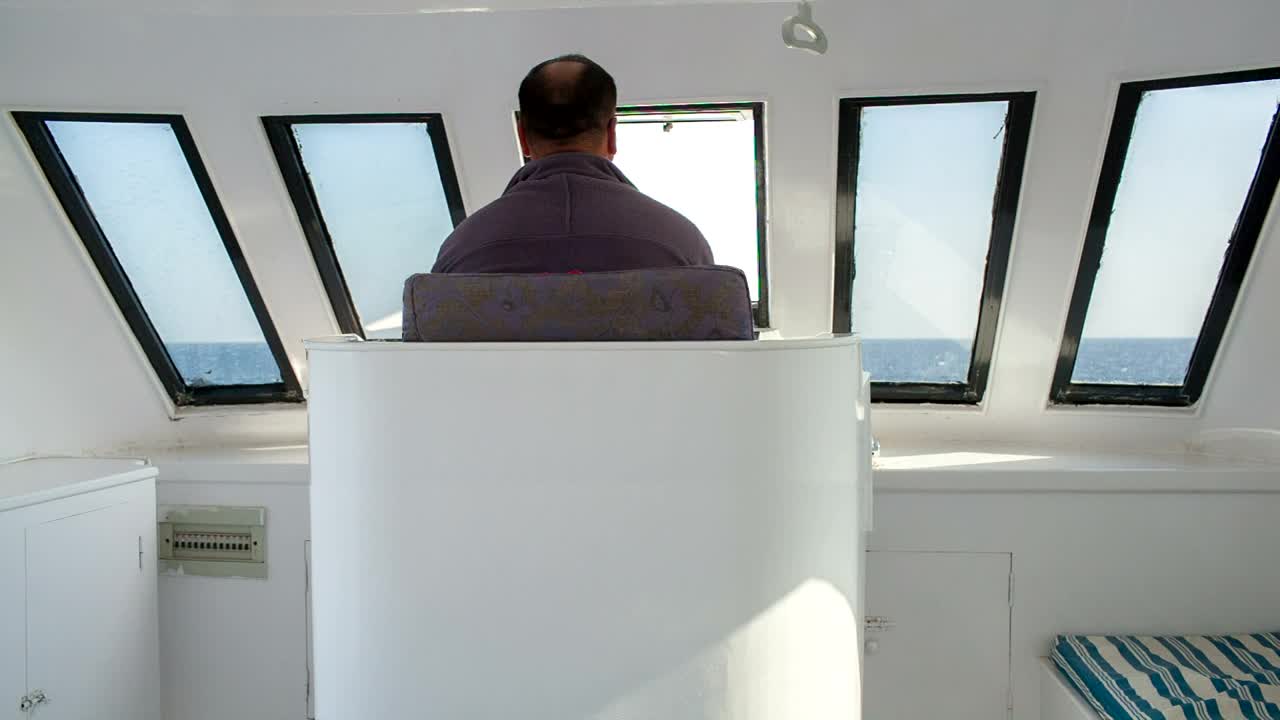 Stock Video Driving A Modern Yacht Live Wallpaper For PC - Free Download