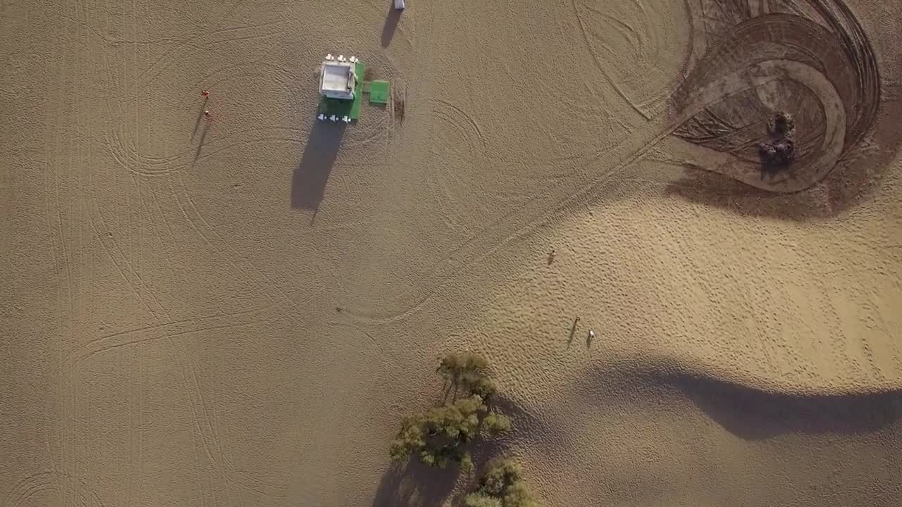 Video Stock Car Tracks Left In The Sand Live Wallpaper For PC - Free Download