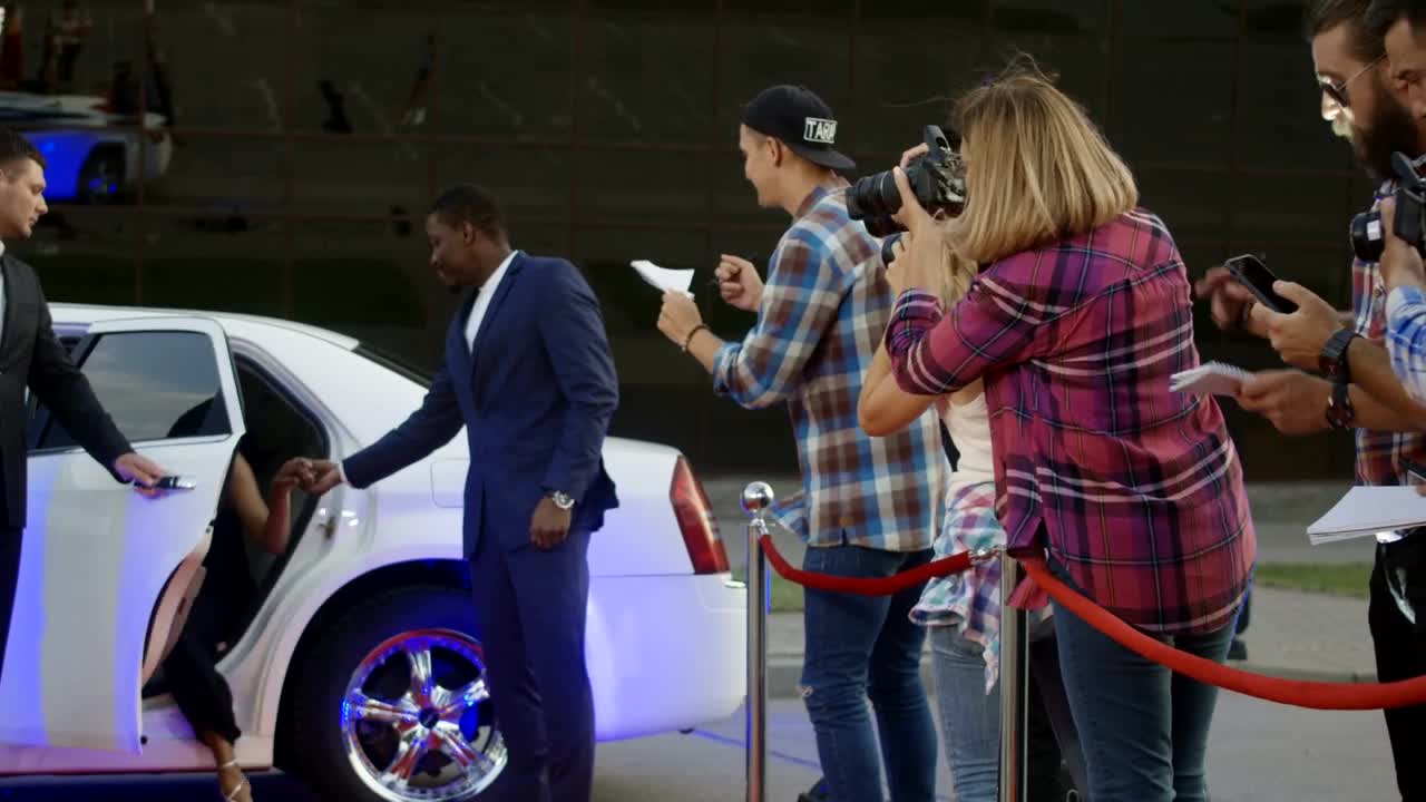 Video Stock Celebrity Couple Arriving At The Red Carpet Live Wallpaper For PC - Free Download