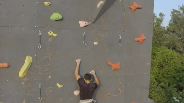 Free Stock Video Young Mountaineer Climbing A Large Wall For Mountaineering Smalllive Wallpaper - Free Download