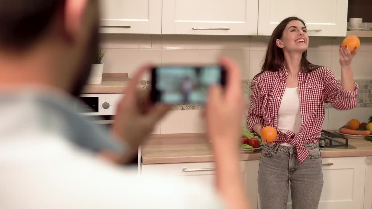 Stock Video Man Takes Social Media Photo Of Woman On Mobile I Animated Wallpaper - Free Download