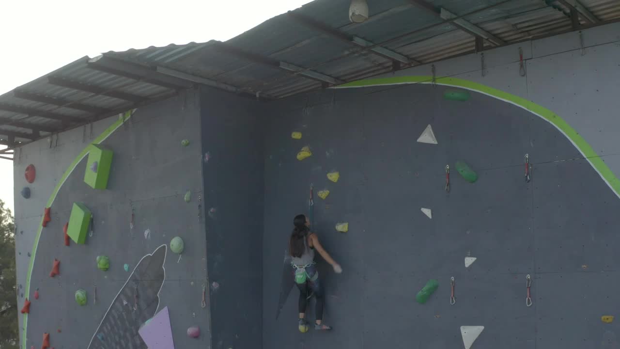 Free Stock Video Woman Reaching The Top Of A Huge Mountaineering Tower Live Wallpaper - Free Download