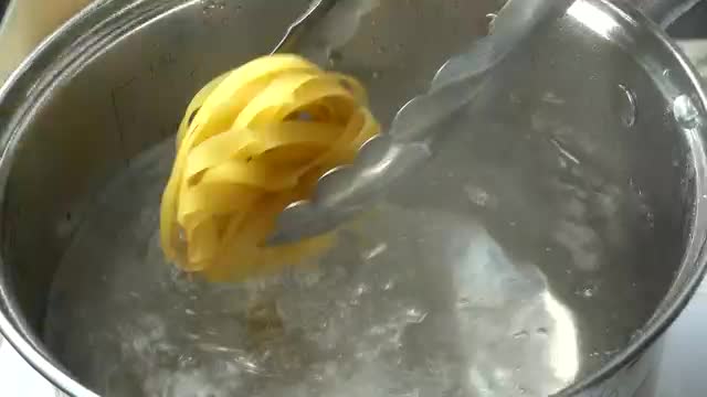 Stock Video Mixkit Boiling Pasta In A Large Pan  Smal Live Wallpaper For PC - Free Download