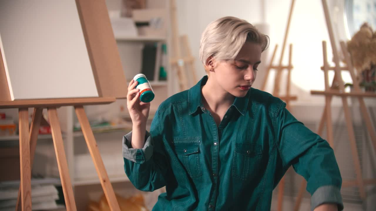 Free Stock Video Young Female Artist Selecting Tubes Of Paint Live Wallpaper - Free Download