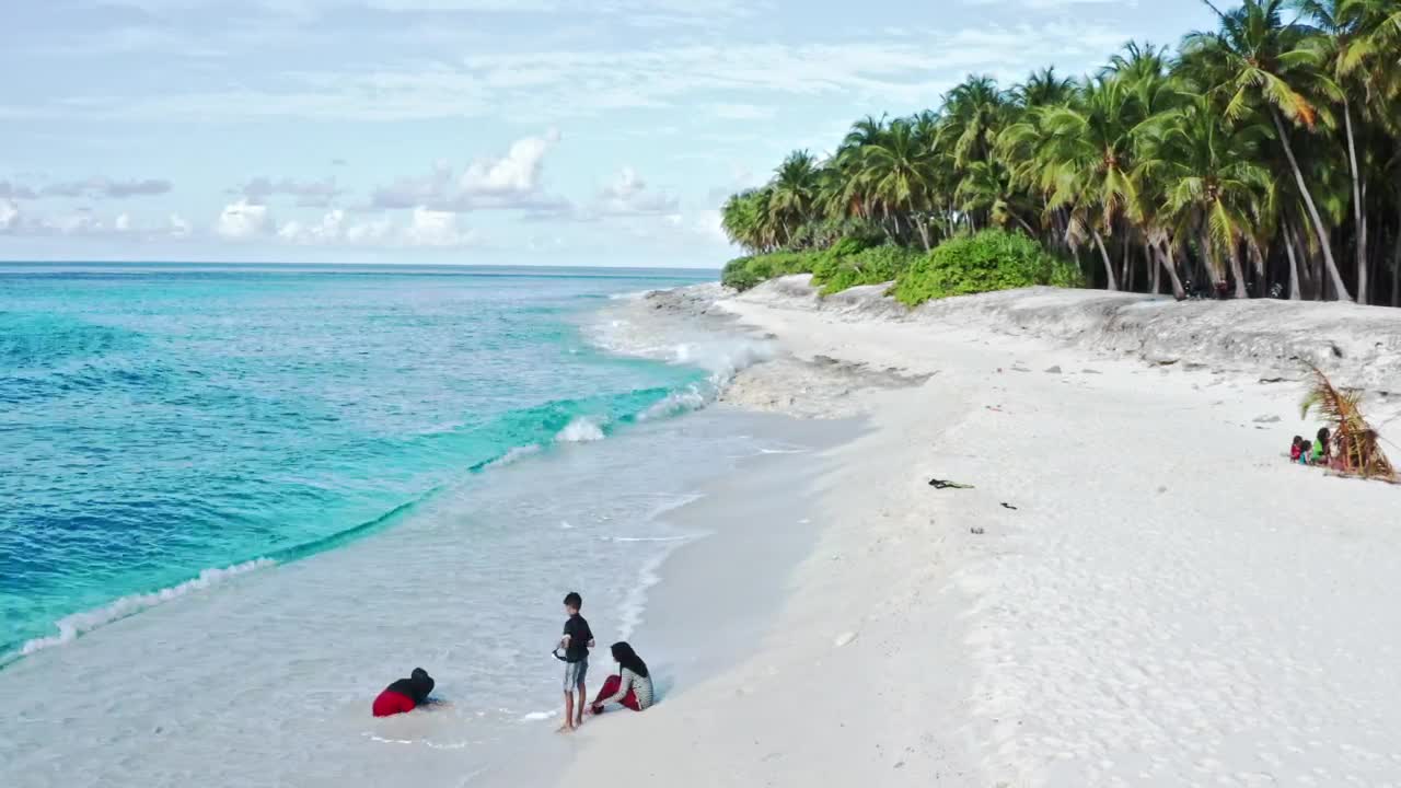 Video Stock Children Swimming In Ocean Live Wallpaper For PC - Free Download