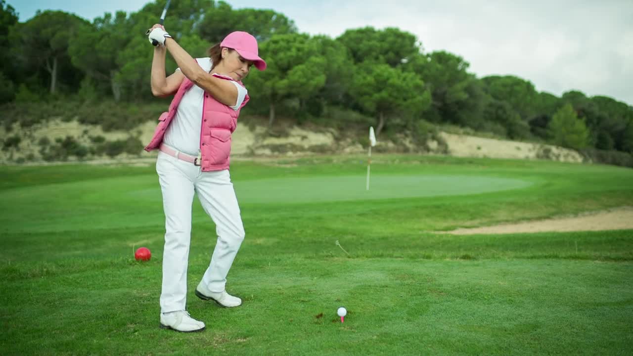 Free Stock Video Senior Female Playing Golf Live Wallpaper - Free Download