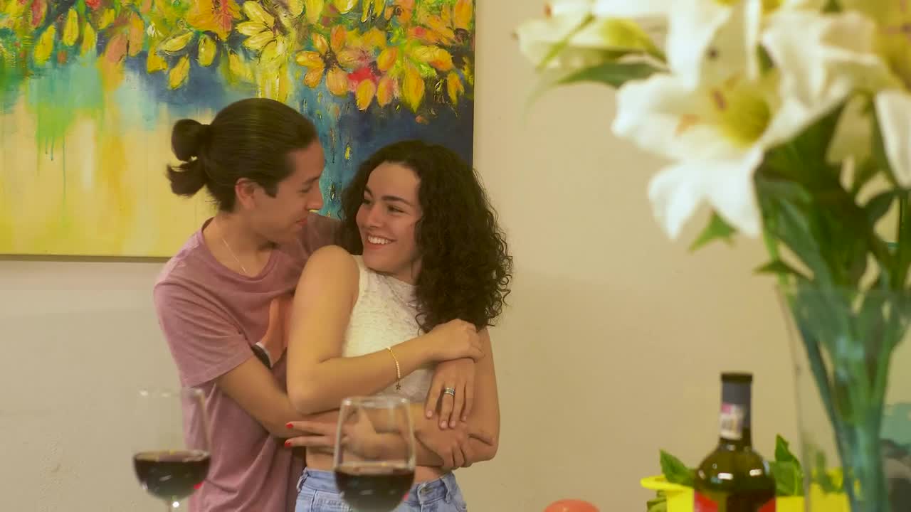 Stock Video Loving Couple Embracing Romantically Animated Wallpaper - Free Download