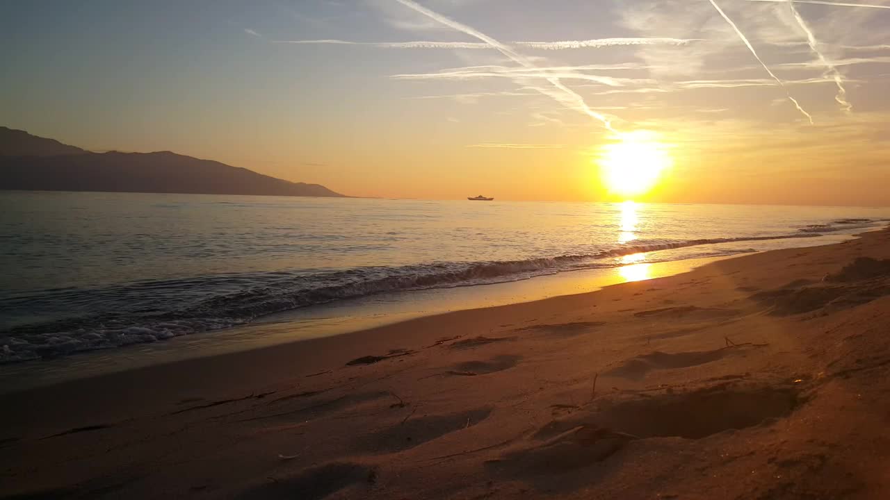 Stock Video Beautiful Sunset On A Calm Beach Live Wallpaper For PC - Free Download