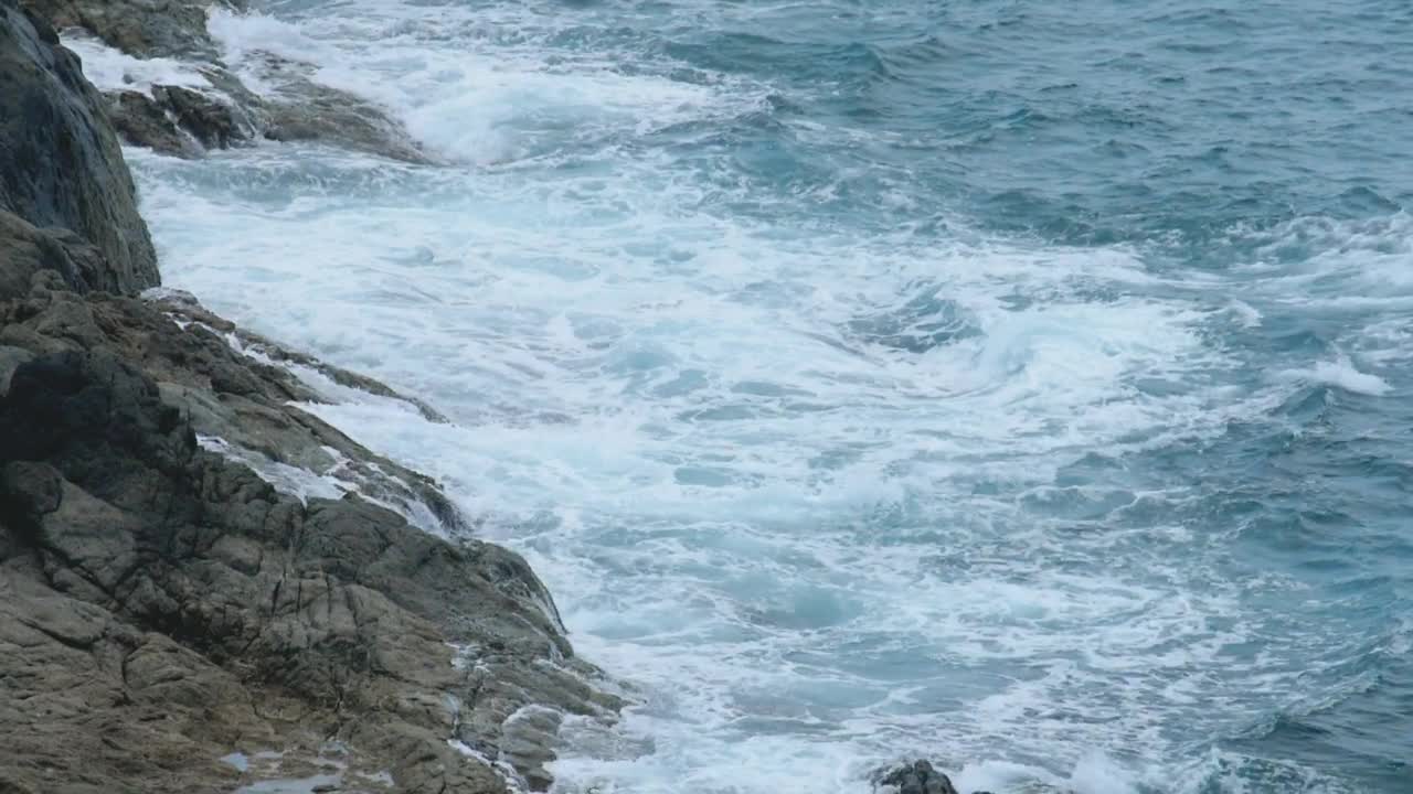 Stock Video Ocean Waves Crashing At The Cliff Live Wallpaper - Free Download