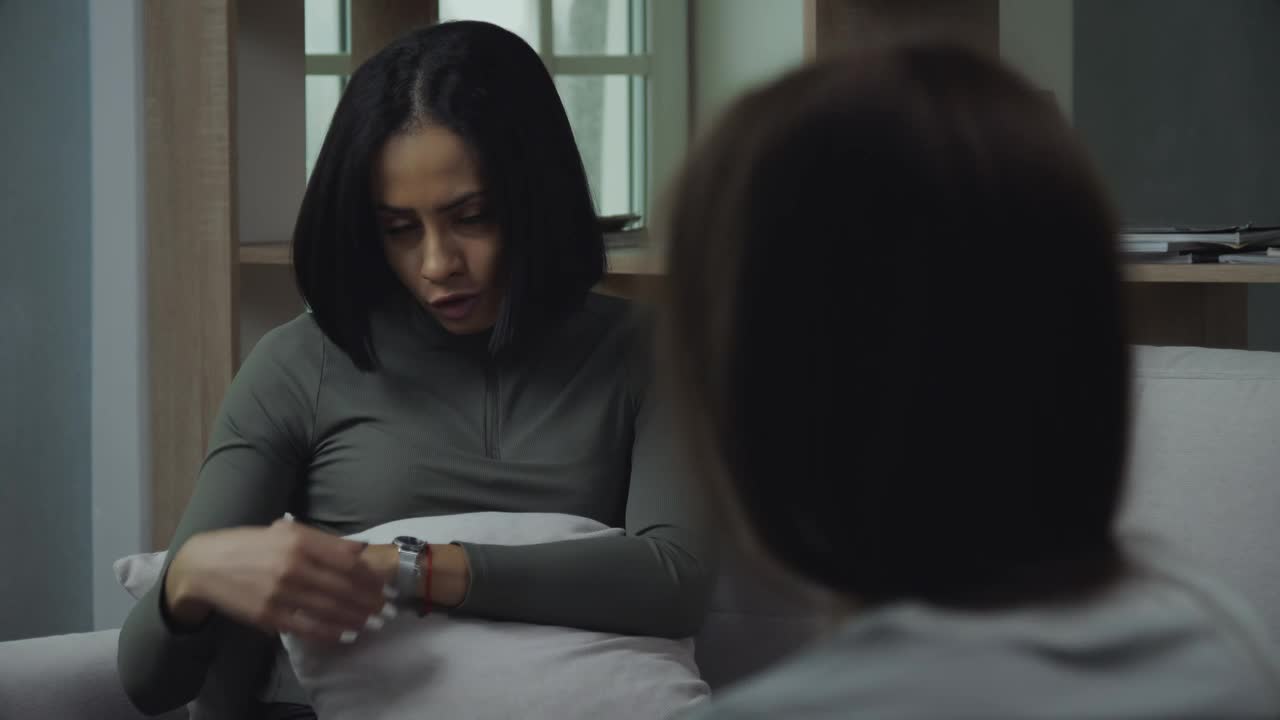 Free Stock Video Woman Talking With Her Psychologist Live Wallpaper - Free Download