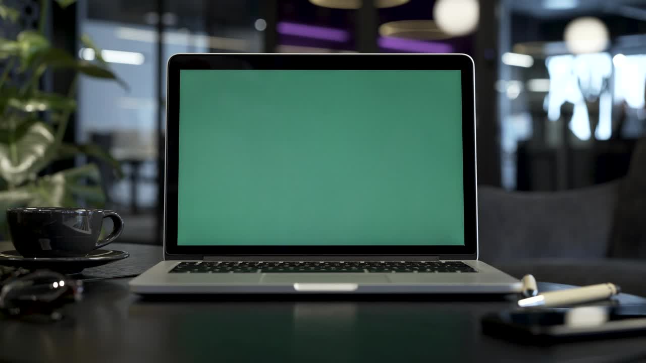 Stock Video Macbook With A Green Screen At The Office Animated Wallpaper - Free Download