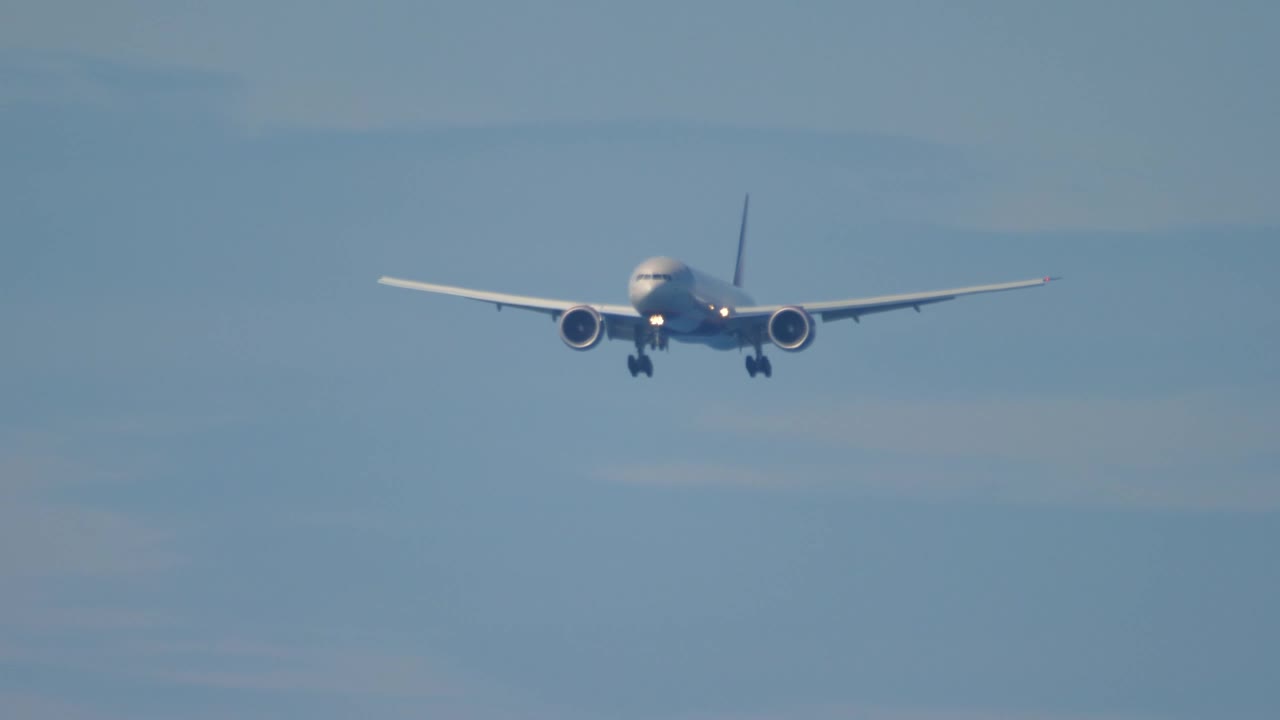 Stock Video Commercial Plane Approaching In The Sky Live Wallpaper For PC - Free Download
