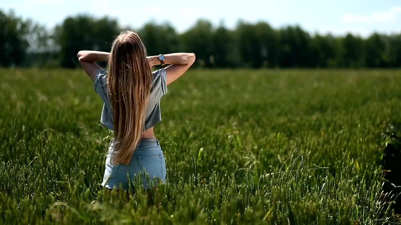Free Stock Video Woman Playing With Her Hair In The Breeze Live Wallpaper - Free Download