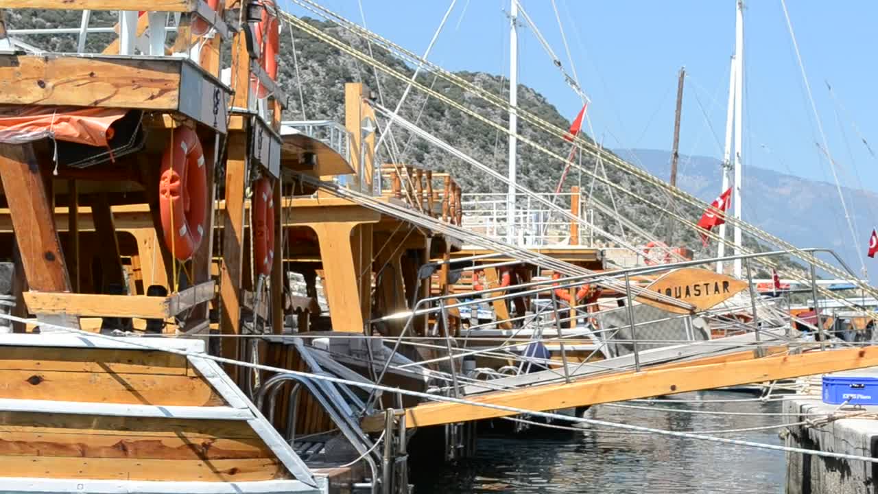 Free Stock Video Wooden Boats In Port Live Wallpaper - Free Download