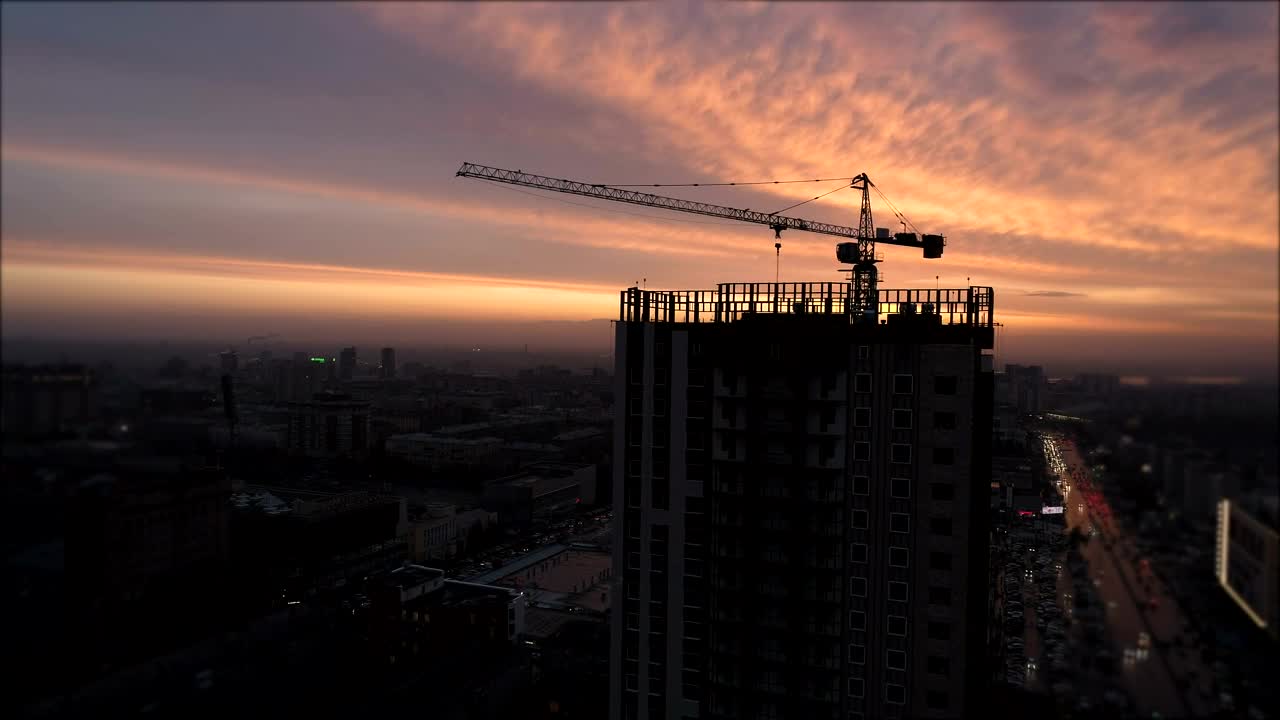 Free Stock Video Silhouette Of A Crane Over A Build Under Construction Live Wallpaper - Free Download