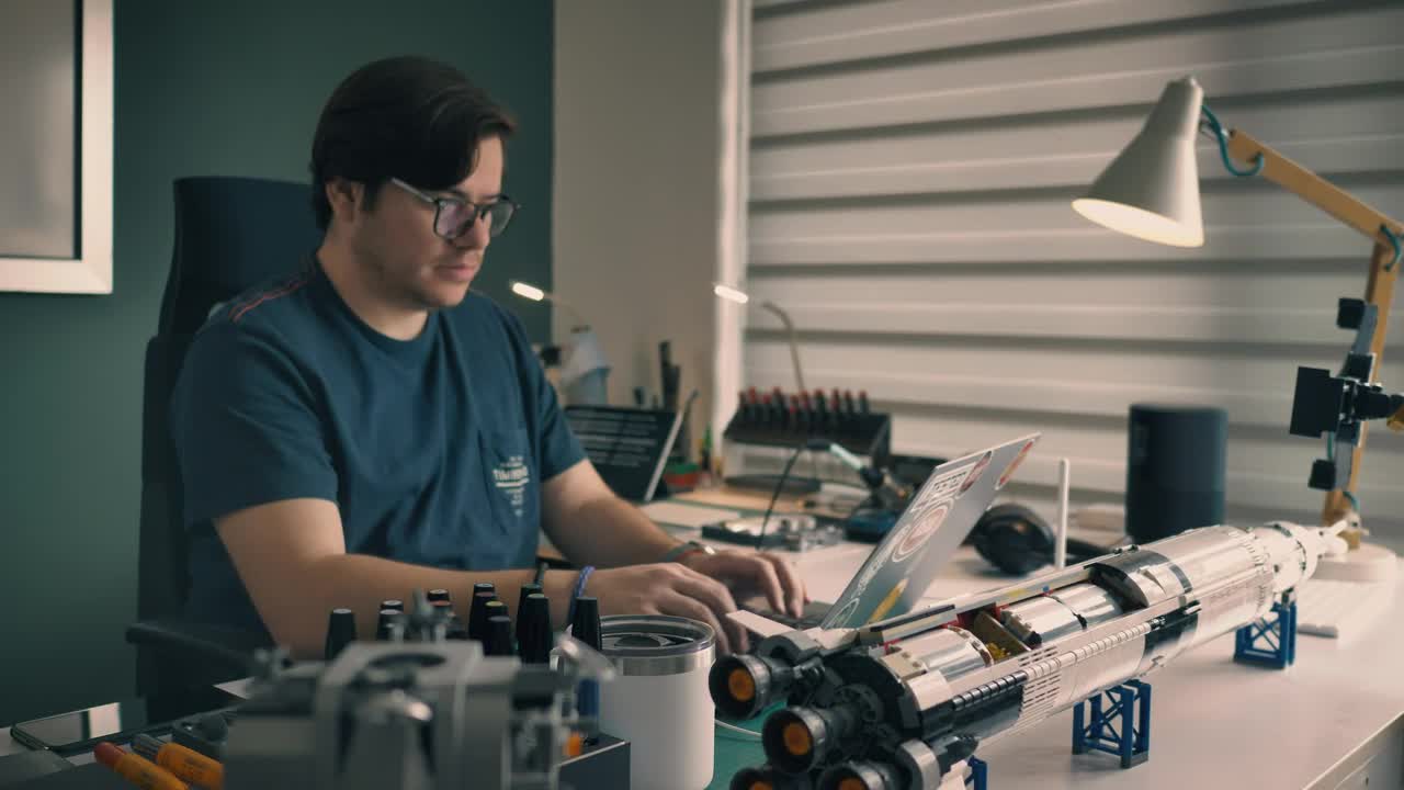 Stock Video Engineer Working On His Computers In His Workshop Live Wallpaper For PC - Free Download