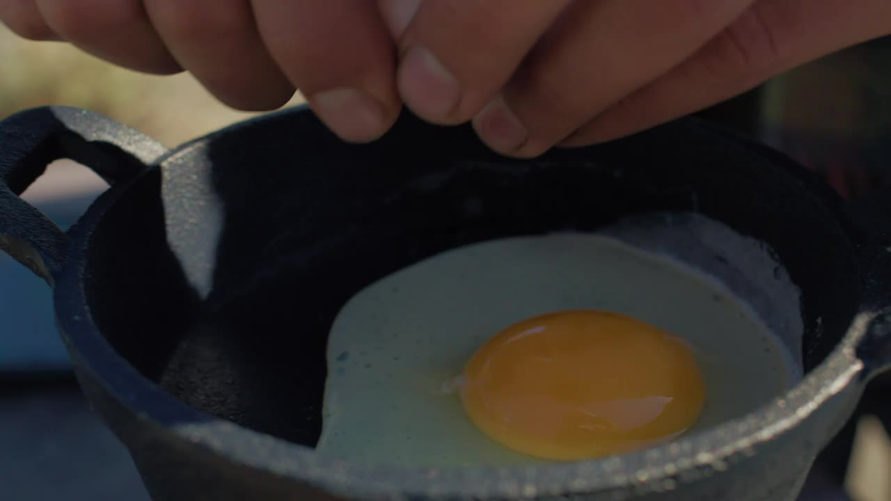 Video Stock Preparing Eggs At A Campsite Live Wallpaper Free - Free Download