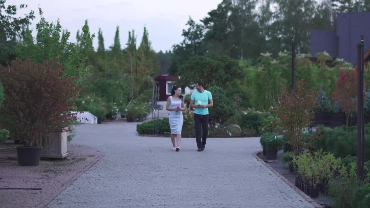 Stock Video Couple Walks In A Garden While Chatting Live Wallpaper For PC - Free Download