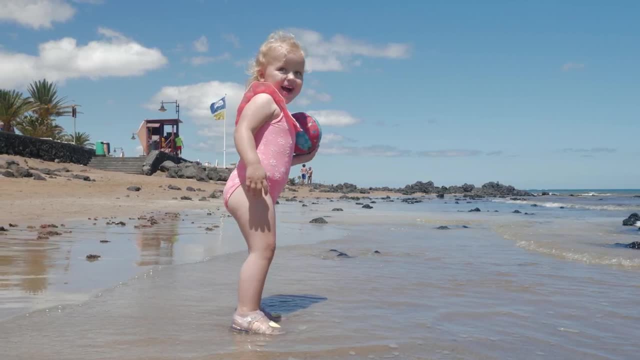 Free Video Stock toddler at the beach Live Wallpaper - Free Download