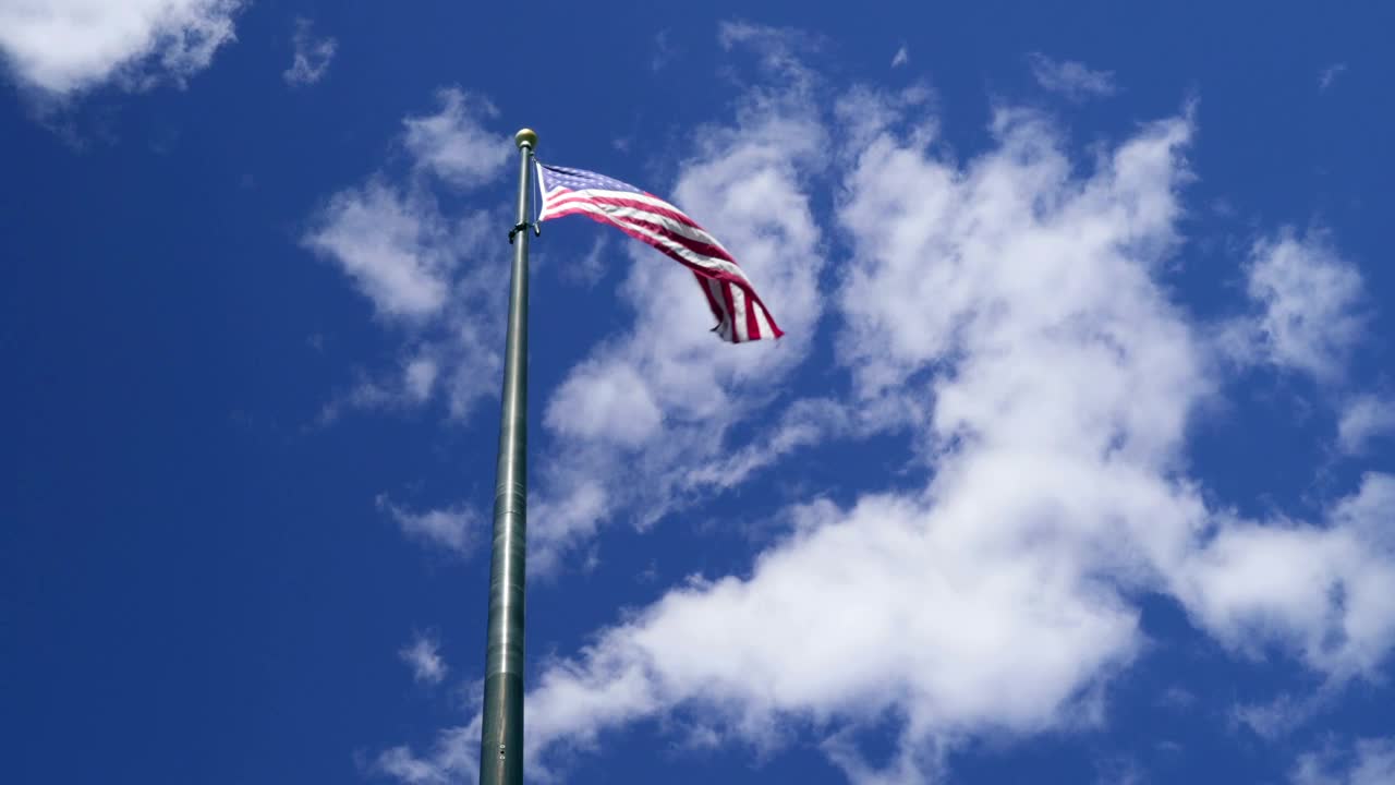 Video Stock Clouds Behind The American Flag Live Wallpaper For PC - Free Download