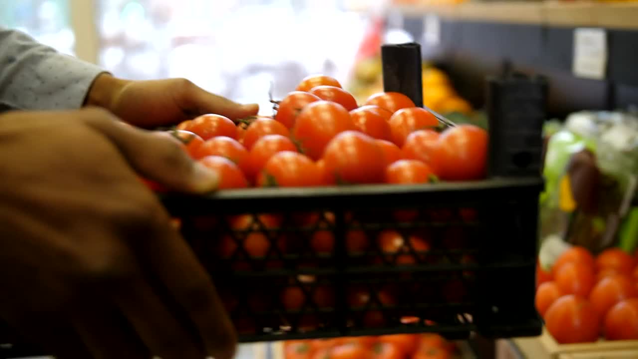 Stock Video Grocery Store Worker Carrying Food Live Wallpaper For PC - Free Download