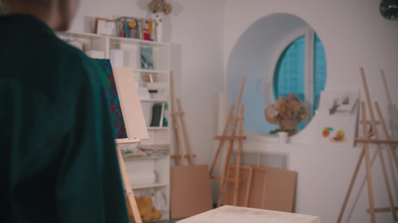 Video Stock Portrait Of A Young Artist In Her Workshop Live Wallpaper Free - Free Download