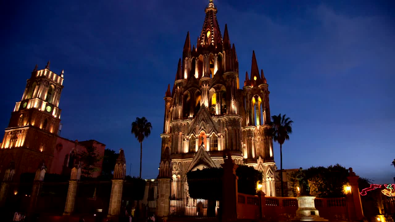 Video Stock Church In The Downtown Of San Miguel De Allende Live Wallpaper For PC - Free Download