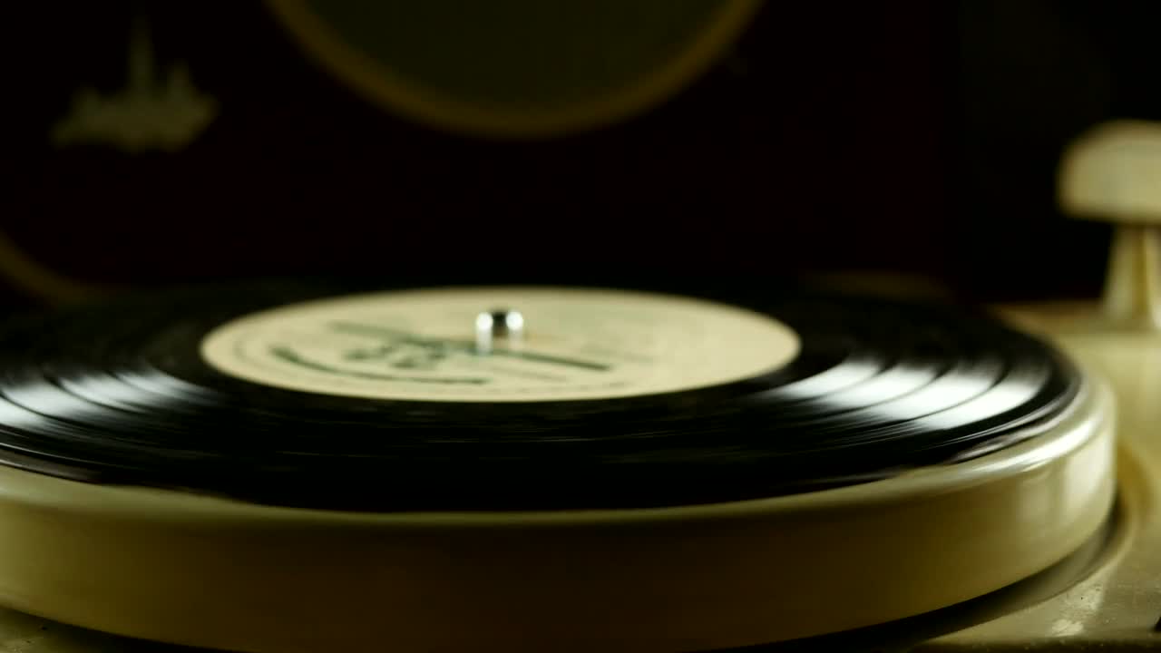 Free Video Stock Spinning Vinyl On A Vintage Turntable Live Wallpaper - Free Download