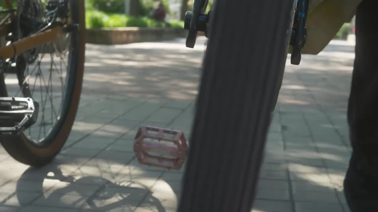 Free Stock Video Wheels Of A Pair Of Bicycles Of A Couple In Live Wallpaper - Free Download