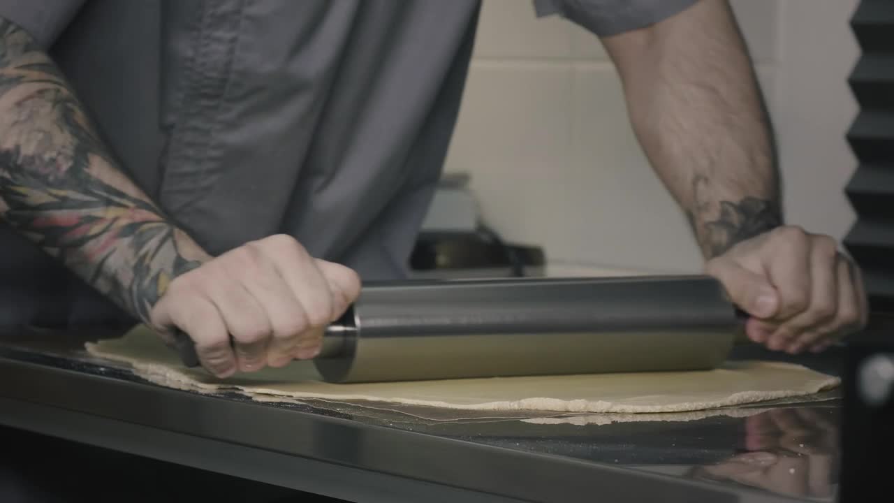 Video Stock Chef Rolling Dough Live Wallpaper For PC - Free Download