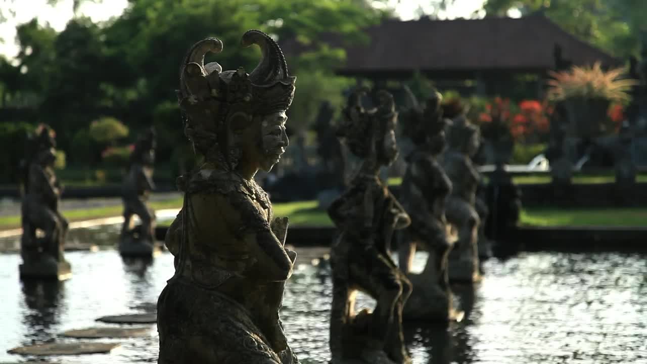Stock Video Metal Statues In A Fountai Animated Wallpaper - Free Download