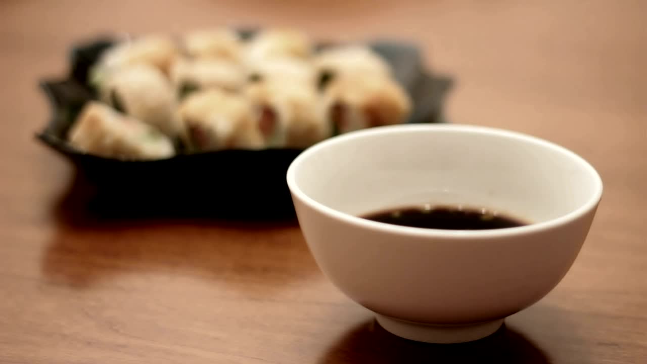 Video Stock Picking Up And Dipping Sushi Live Wallpaper Free - Free Download