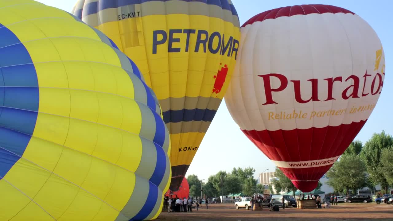 Stock Video Hot Air Balloons Getting Ready To Take Off Animated Wallpaper - Free Download