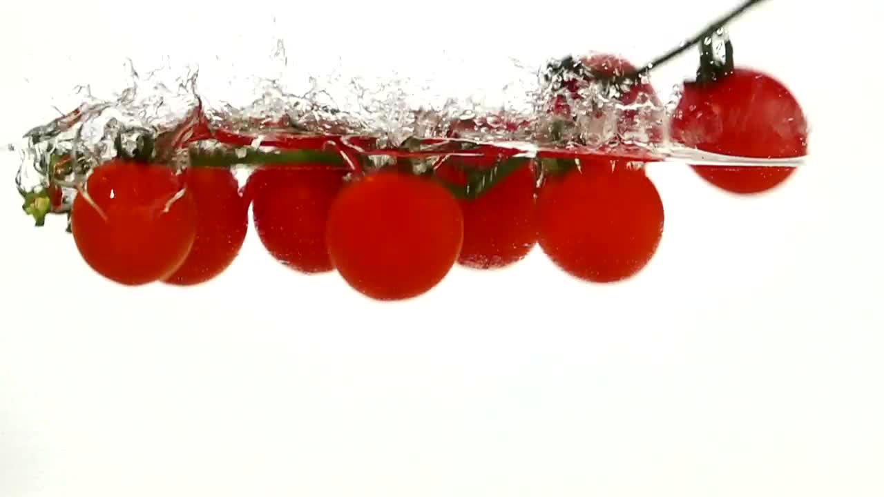 Free Video Stock tomatoes falling through water Live Wallpaper - Free Download