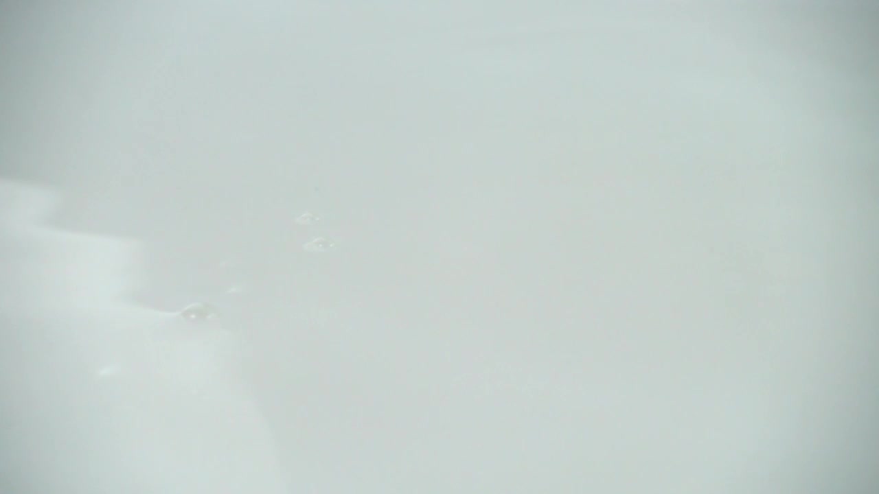 Free Video Stock tomato falling into clear water Live Wallpaper - Free Download