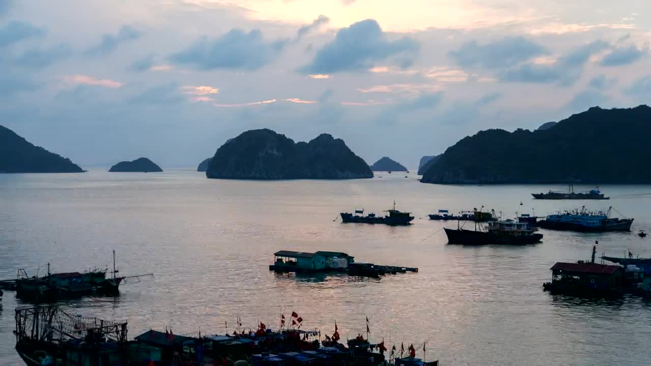 Free Video Stock sunset in a vietnam bay and boats Live Wallpaper - Free Download