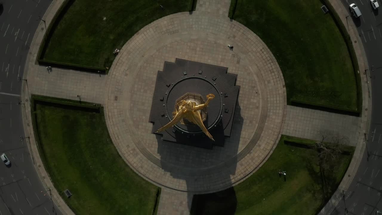 Free Stock Video Roundabout From The Top On A Rotating Shot Live Wallpaper - Free Download